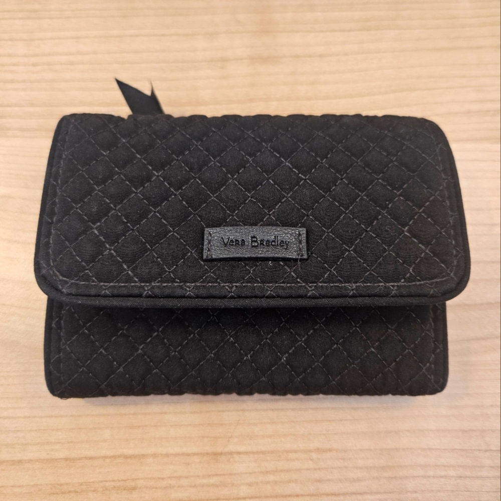 🔥New Vera Bradley RFID Classic Black and White Quilted Women's Wallet